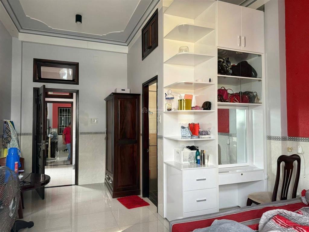 Bán nhà 4 tầng 4pn, 5wc đường nguyễn công trứ sát chợ đầm, ra biển nha trang 2 phút  chỉ 17 tỷ