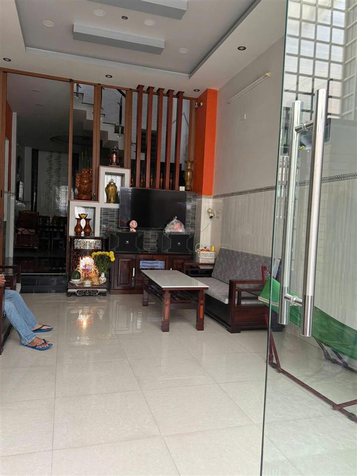 Bán nhà 4 tầng 4pn, 5wc đường nguyễn công trứ sát chợ đầm, ra biển nha trang 2 phút  chỉ 17 tỷ