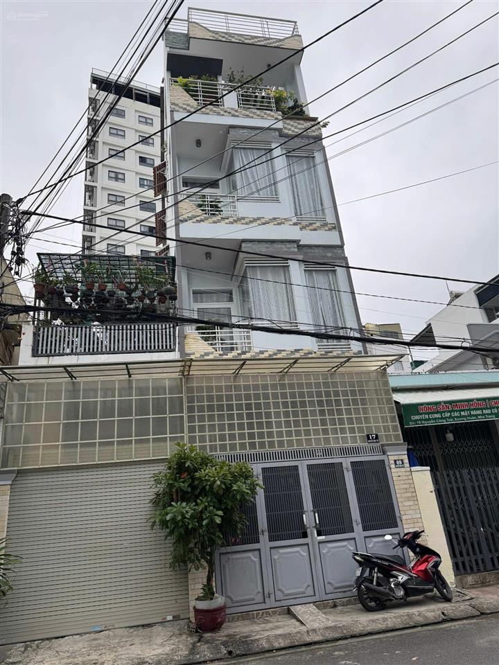 Bán nhà 4 tầng 4pn, 5wc đường nguyễn công trứ sát chợ đầm, ra biển nha trang 2 phút  chỉ 17 tỷ