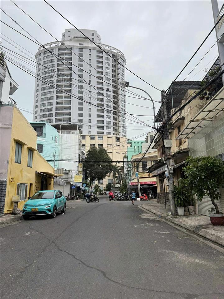Bán nhà 4 tầng 4pn, 5wc đường nguyễn công trứ sát chợ đầm, ra biển nha trang 2 phút  chỉ 17 tỷ