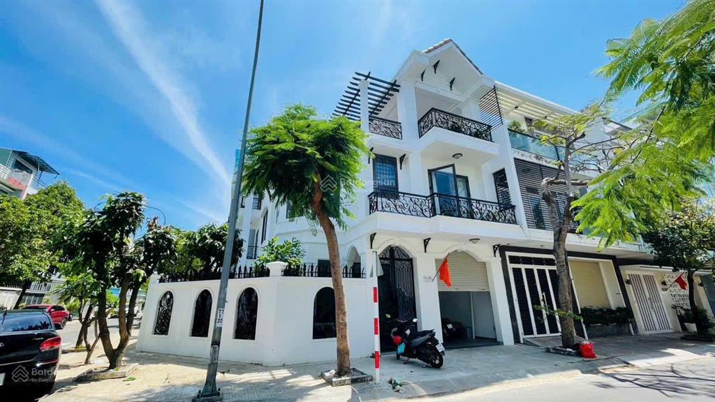 Bán biệt thự kiểu pháp lô góc 2 mặt tiền đường 13m ở trung tâm kđt mới lê hồng phong 2, nha trang