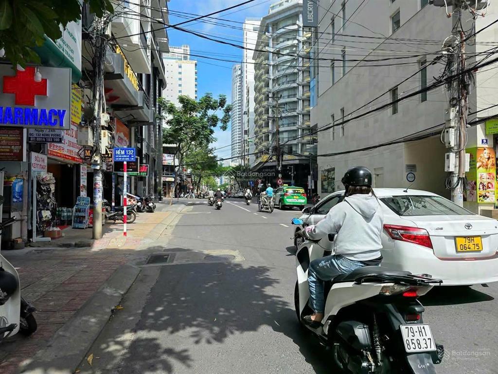 Chủ cần bán nhà mặt phố đường hùng vương, phường lộc thọ, hiện đang cho thuê 35tr/tháng, gần biển