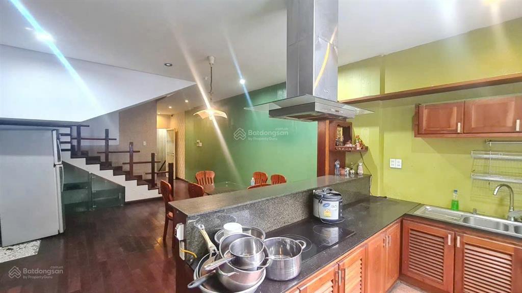Bán nhà 4 tầng 4pn 4wc, mặt tiền đường tô hiến thành, gần biển giá 26 tỷ
