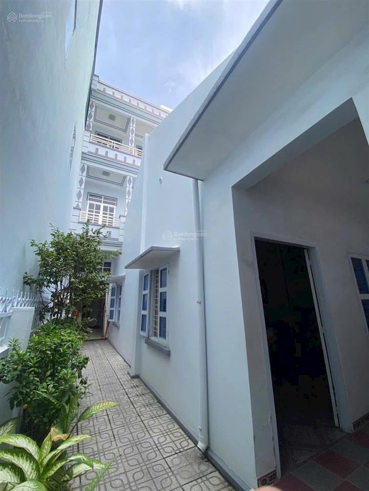Bán nhà trung tâm trần thị tính khu bàn cờ nha trang ngang 10m rất đẹp, mát mẻ, nhà 3 tầng 7pn, 2wc