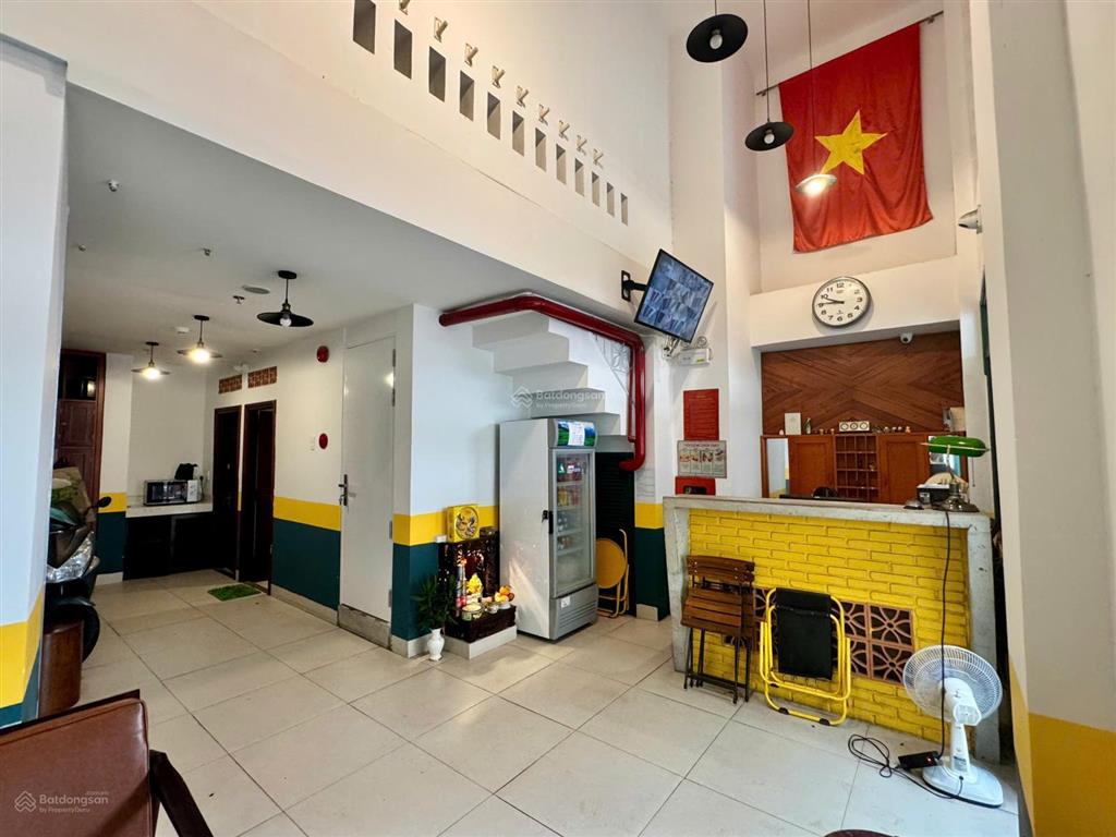 Bán tòa khách sạn 18 phòng đầy đủ giấy tờ, nằm hẻm oto đường paster, phường nha trang