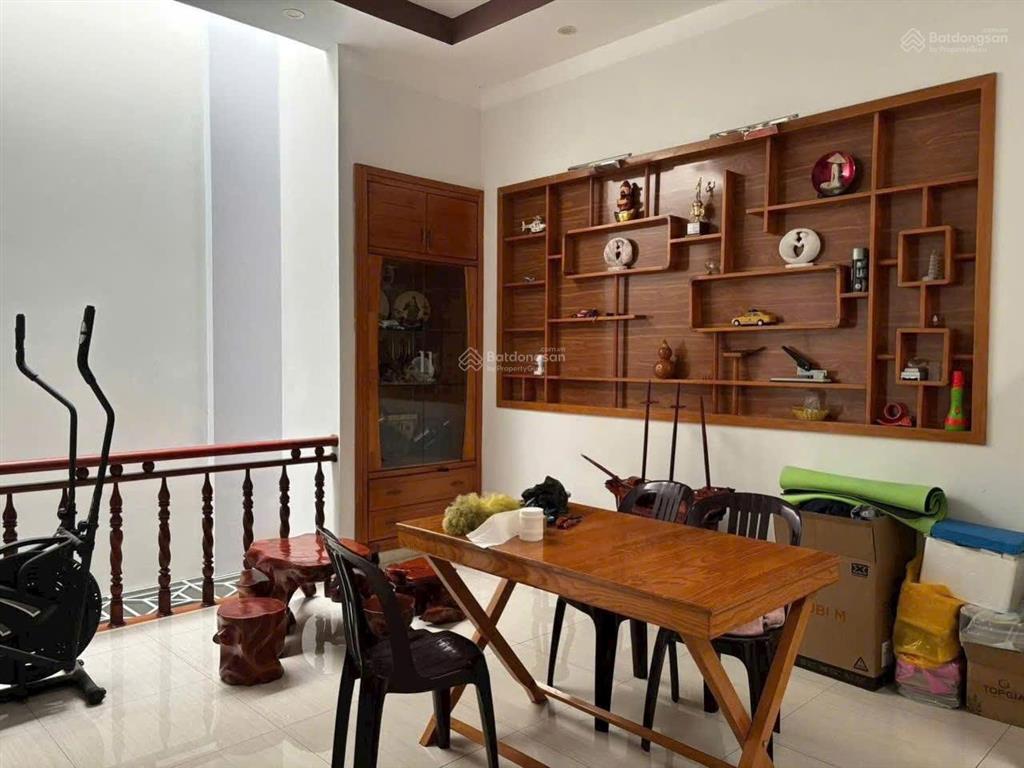 Bán căn nhà phố khu bàn cờ ngay cạnh khu phố hàn, mặt tiền đường bạch đằng, nha trang