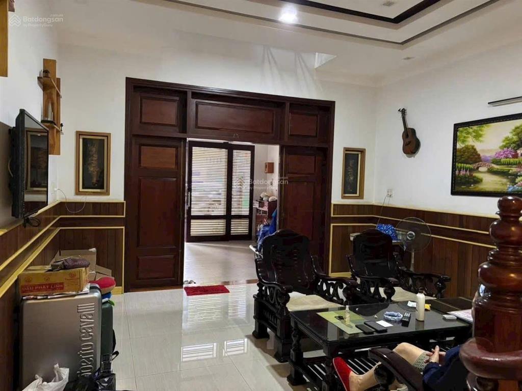 Bán căn nhà phố khu bàn cờ ngay cạnh khu phố hàn, mặt tiền đường bạch đằng, nha trang