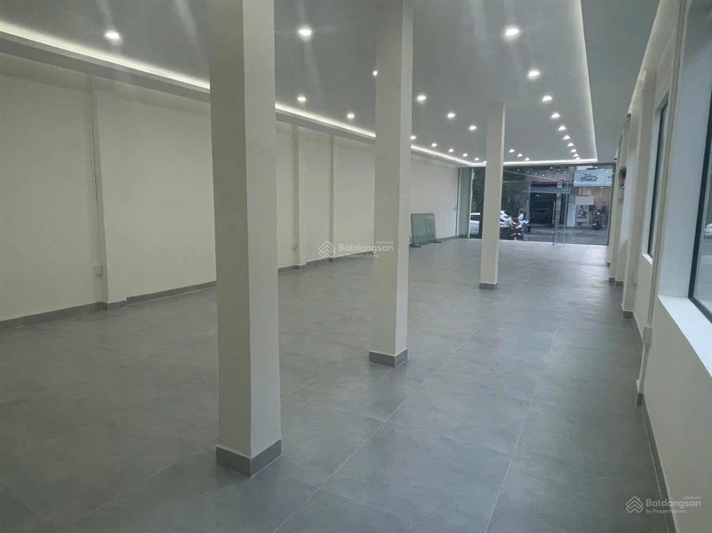 Cho thuê căn góc 2 nguyễn thị minh khai, trung tâm nha trang, cách biển chỉ 600m