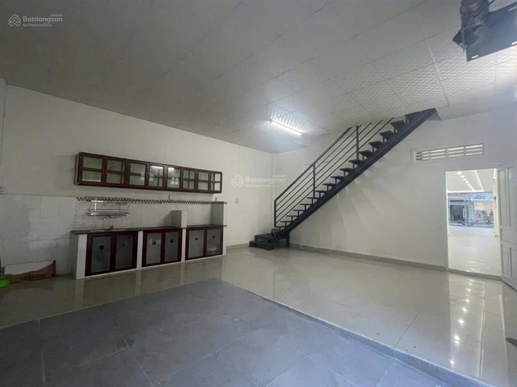 Cho thuê căn góc 2 nguyễn thị minh khai, trung tâm nha trang, cách biển chỉ 600m