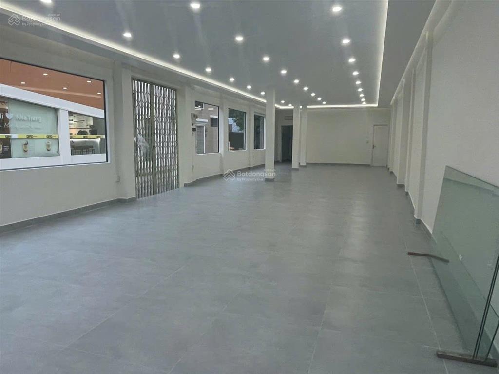 Cho thuê căn góc 2 nguyễn thị minh khai, trung tâm nha trang, cách biển chỉ 600m