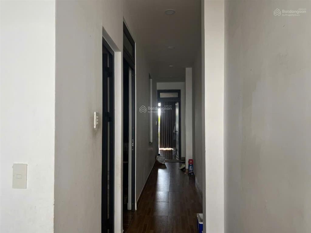 Bán nhà 3 tầng tản viên 209m2, giá 15,5 tỷ cực rẻ