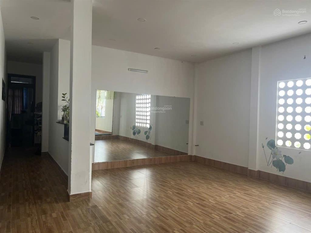 Bán nhà 3 tầng tản viên 209m2, giá 15,5 tỷ cực rẻ