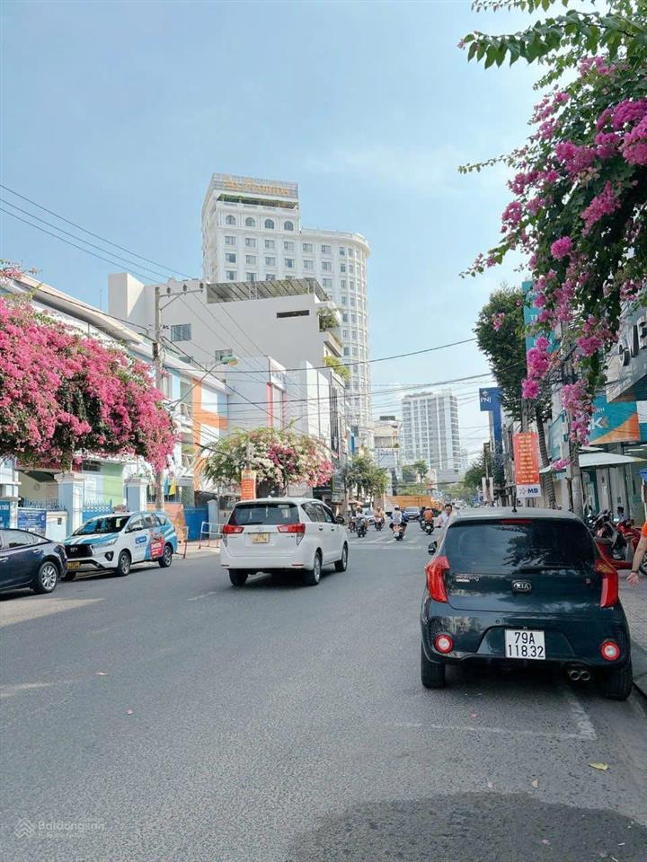 Bán nhà góc 2 tầng mặt tiền đường lý thánh tôn  giá 28 tỷ  tp nha trang, ngay sát biển