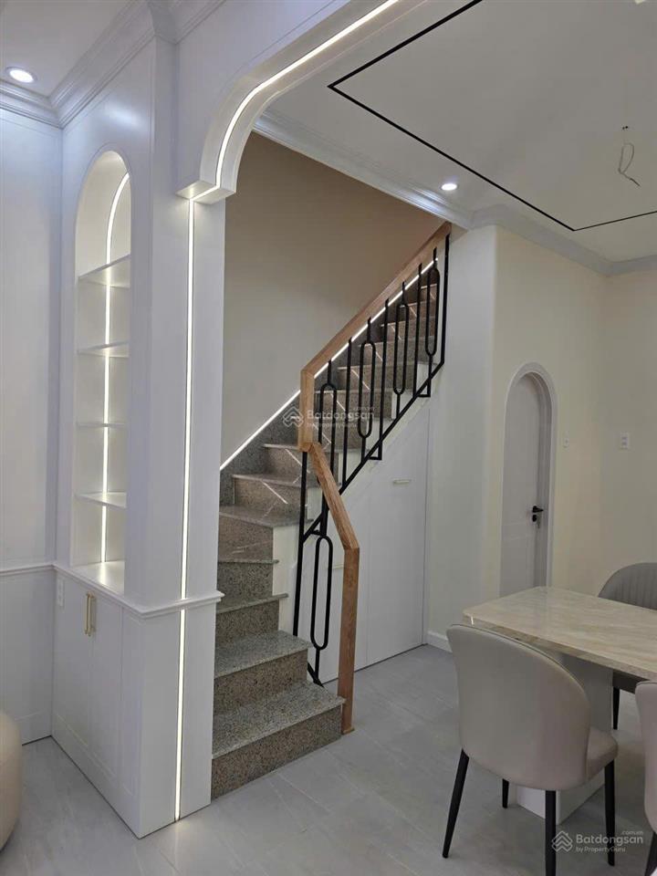 Bán nhà 4 tầng kiên cố ngay trung tâm tp nha trang, gần sát biển, sổ hồng đầy đủ giá rẻ chỉ 4,8 tỷ