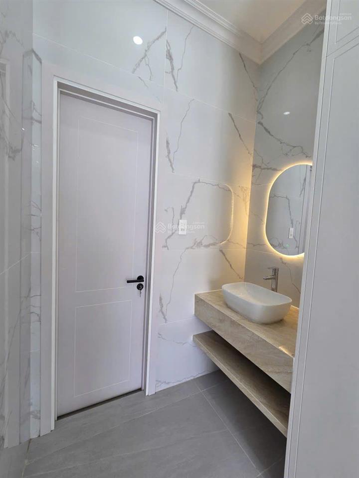 Bán nhà 4 tầng kiên cố ngay trung tâm tp nha trang, gần sát biển, sổ hồng đầy đủ giá rẻ chỉ 4,8 tỷ