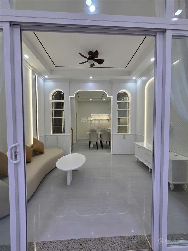 Bán nhà 4 tầng kiên cố ngay trung tâm tp nha trang, gần sát biển, sổ hồng đầy đủ giá rẻ chỉ 4,8 tỷ
