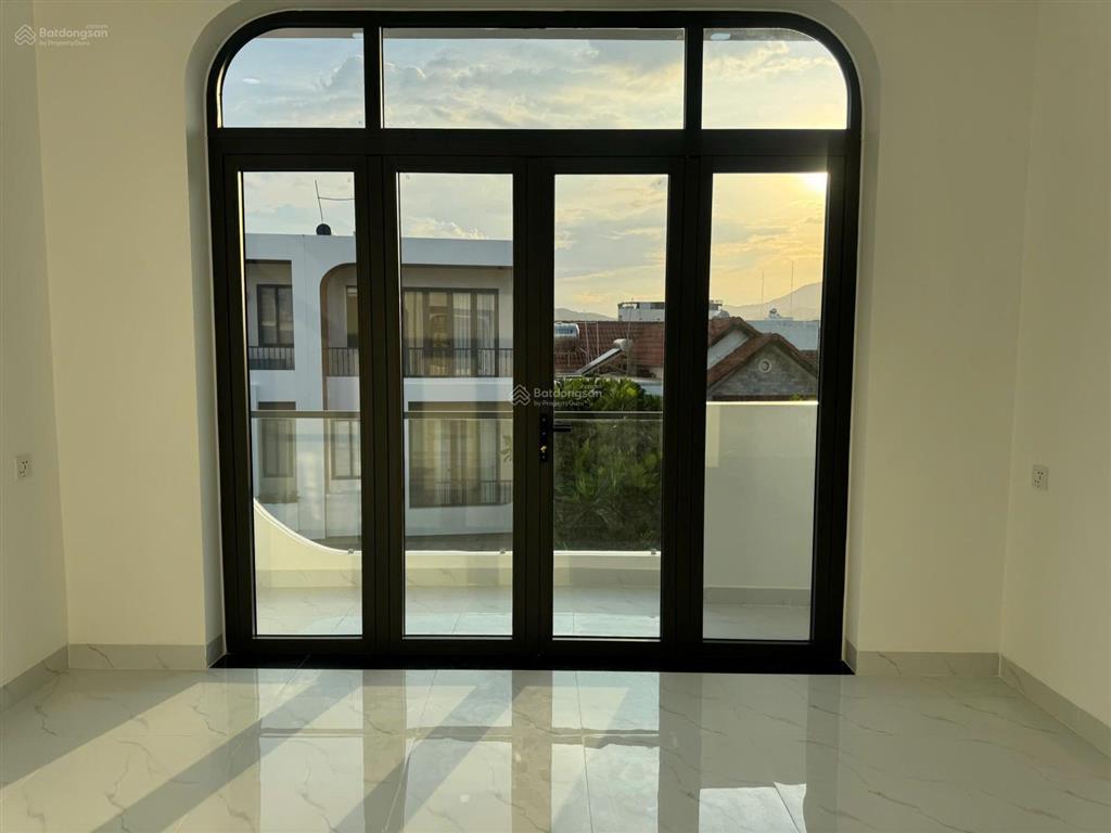 Chỉ 7tỷ 950 tr siêu phẩm nhà phố biển đường nguyễn biểu, gần sát biển, 1 trệt 2 lầu
