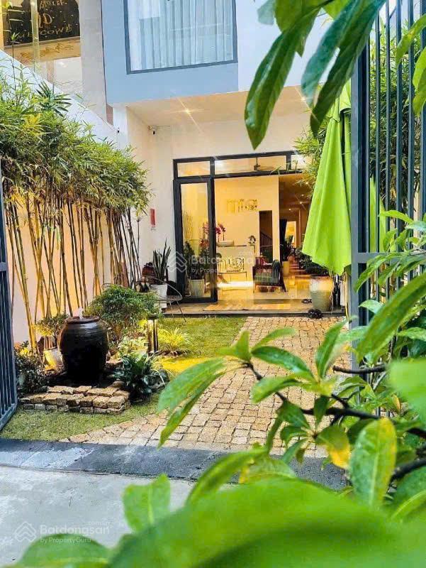 Bán nhà quân trấn (đường 10m), hùng vương, lộc thọ, nha trang gần biển, nhà 3 tầng