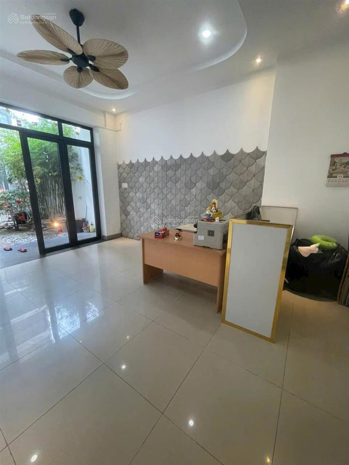 Bán nhà quân trấn (đường 10m), hùng vương, lộc thọ, nha trang gần biển, nhà 3 tầng