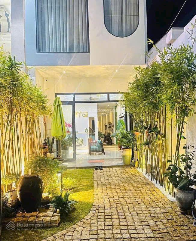 Bán nhà quân trấn (đường 10m), hùng vương, lộc thọ, nha trang gần biển, nhà 3 tầng