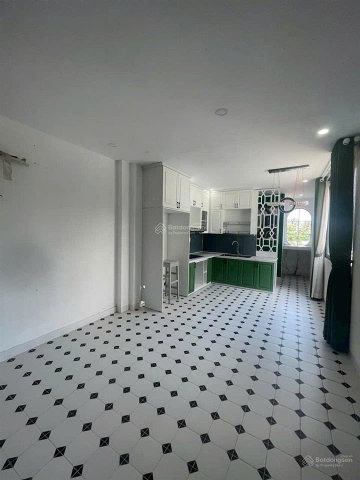 Bán nhà quân trấn (đường 10m), hùng vương, lộc thọ, nha trang gần biển, nhà 3 tầng