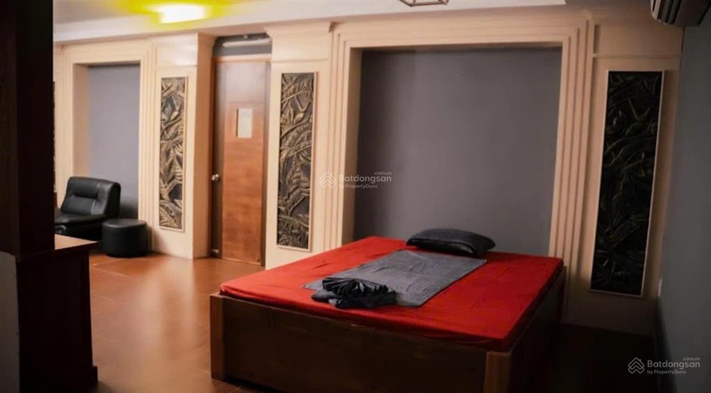 Bán tòa nhà 11 tầng, sát biển nha trang. đang cho thuê massage 110 triệu/tháng