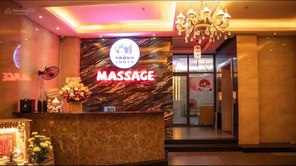 Bán tòa nhà 11 tầng, sát biển nha trang. đang cho thuê massage 110 triệu/tháng