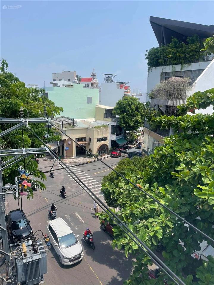 Bán nhà 4 tầng mặt tiền đường trần nhật duật  giá chỉ 13 tỷ, vừa ở vừa kinh doanh tốt, sát biển
