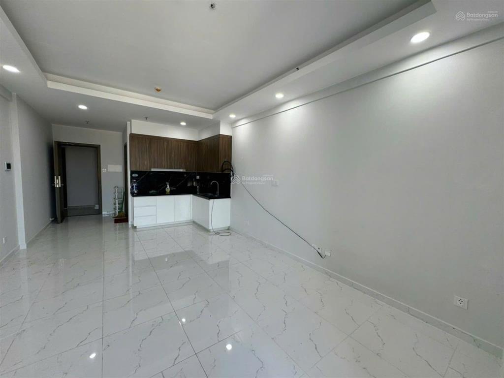 Cho thuê opal skyline căn studio có ban công giá 4,2tr tháng.  0907 594 *** xem nhà