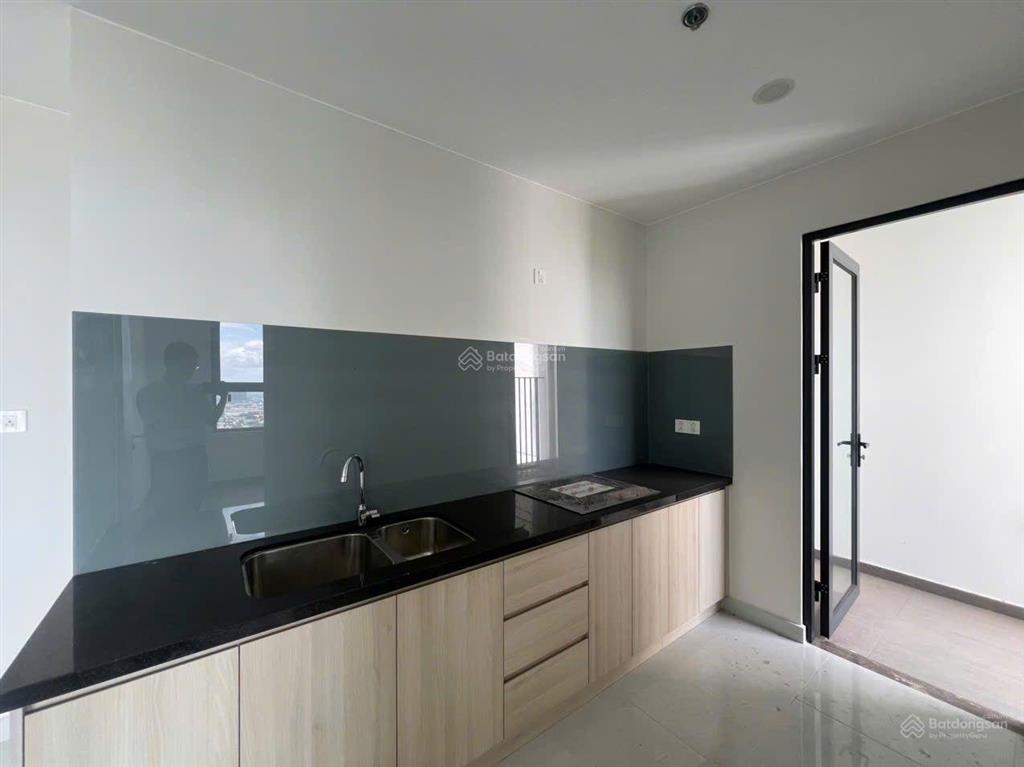 Cho thuê căn 2pn a&t. hỗ trợ lắp rèm, giàn phơi. giá 6 triệu/tháng.  0907 594 *** xem nhà