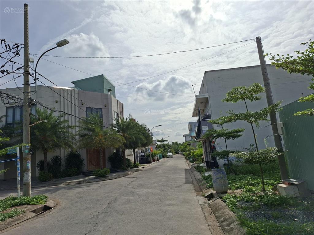 Cần bán gấp đất thổ cư mặt tiền hẻm xe tải tránh 126 nguyễn văn tạo, nhà bè