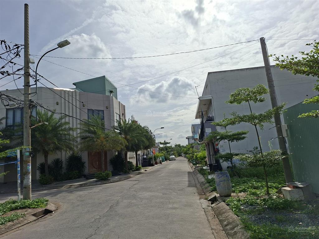 Cần bán nhà 2 tầng hẻm xe tải 10m 126 nguyễn văn tạo