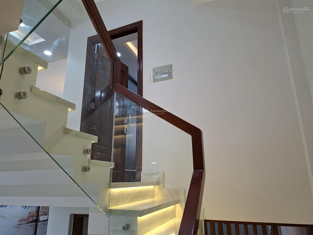 Cần bán nhà 1 trệt, 1 lửng, 2 lầu, sân thượng có hồ bơi, thang máy tại nguyễn văn tạo, nhà bè