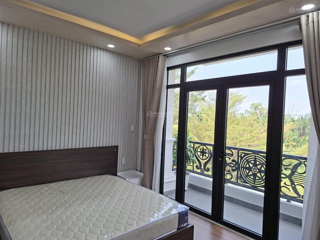 Cần bán nhà 1 trệt, 1 lửng, 2 lầu, sân thượng có hồ bơi, thang máy tại nguyễn văn tạo, nhà bè