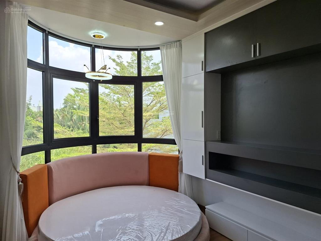 Cần bán nhà 1 trệt, 1 lửng, 2 lầu, sân thượng có hồ bơi, thang máy tại nguyễn văn tạo, nhà bè