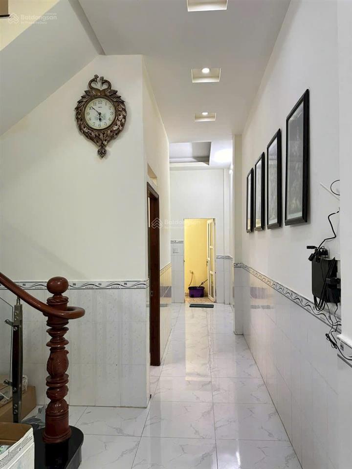 Bán nhà 2 tầng đường nhựa có sân rộng rãi để xe hơi tại nguyễn văn tạo