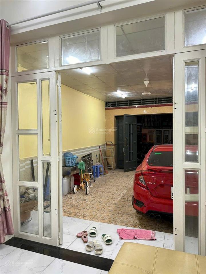 Bán nhà 2 tầng đường nhựa có sân rộng rãi để xe hơi tại nguyễn văn tạo