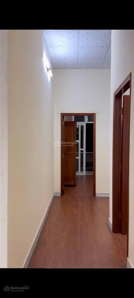 Bán nhà 2 tầng đường nhựa có sân rộng rãi để xe hơi tại nguyễn văn tạo