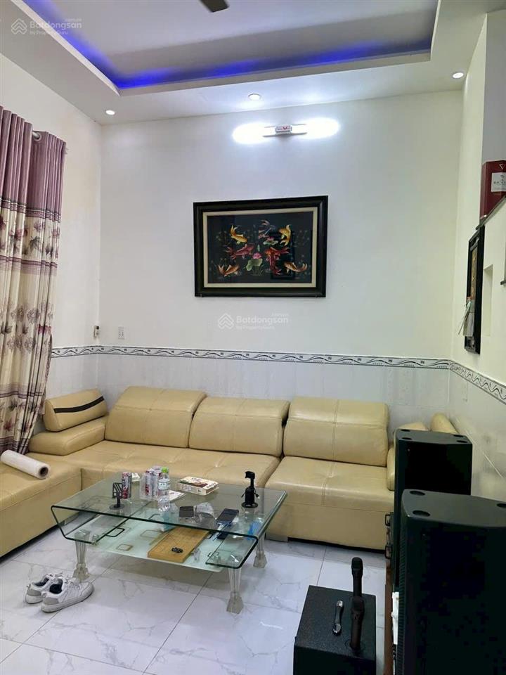 Bán nhà 2 tầng đường nhựa có sân rộng rãi để xe hơi tại nguyễn văn tạo