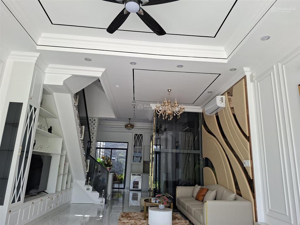 Chủ cần bán nhanh căn nhà mới xây 1 trệt, 2 lầu, sân thượng tại nguyễn bình, nhà bè