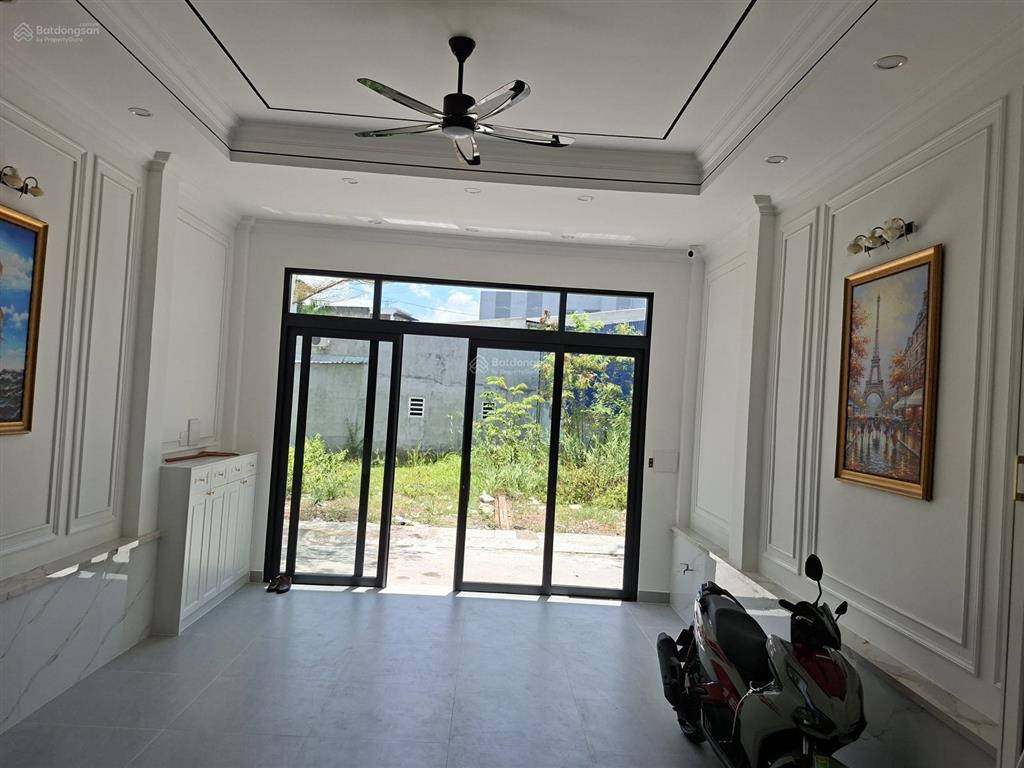 Chủ cần bán nhanh căn nhà mới xây 1 trệt, 2 lầu, sân thượng tại nguyễn bình, nhà bè