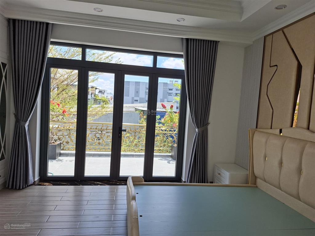 Chủ cần bán nhanh căn nhà mới xây 1 trệt, 2 lầu, sân thượng tại nguyễn bình, nhà bè