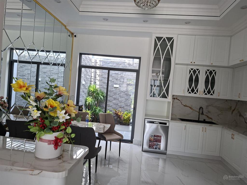 Chủ cần bán nhanh căn nhà mới xây 1 trệt, 2 lầu, sân thượng tại nguyễn bình, nhà bè