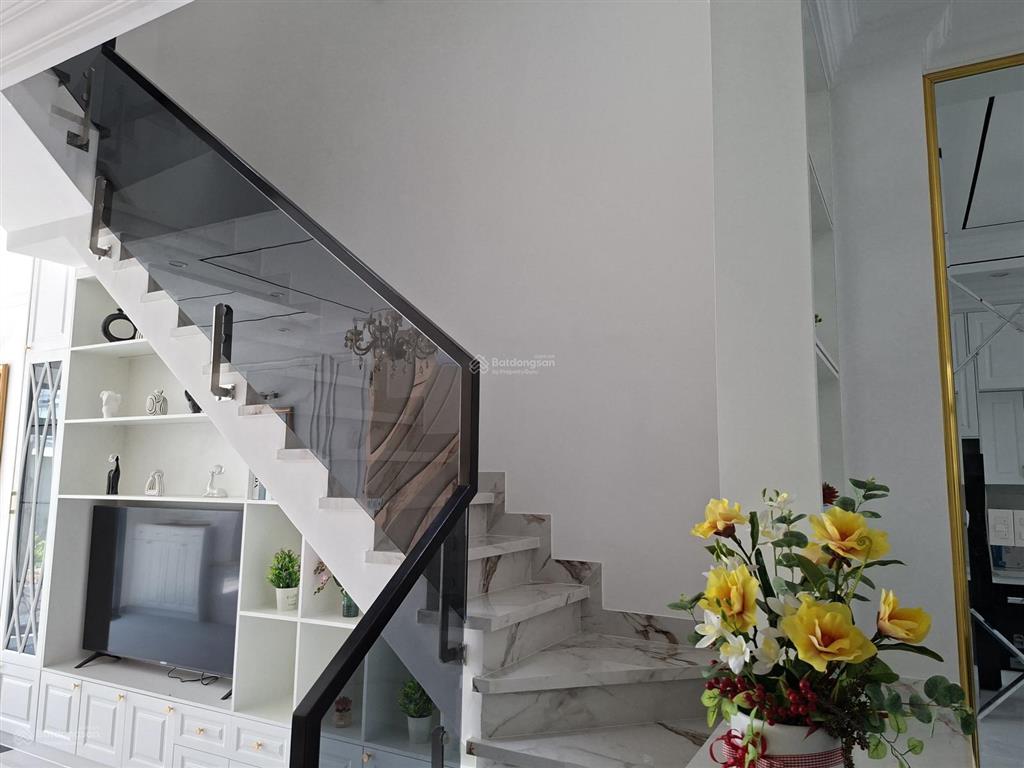 Chủ cần bán nhanh căn nhà mới xây 1 trệt, 2 lầu, sân thượng tại nguyễn bình, nhà bè