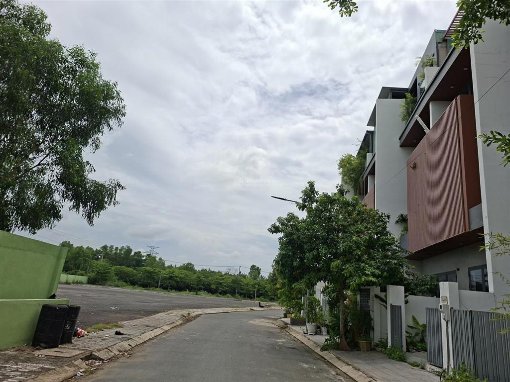 Cần bán nhà mới 4 tầng đường xe tải 10m ngay cạnh nguyễn bình, nhà bè