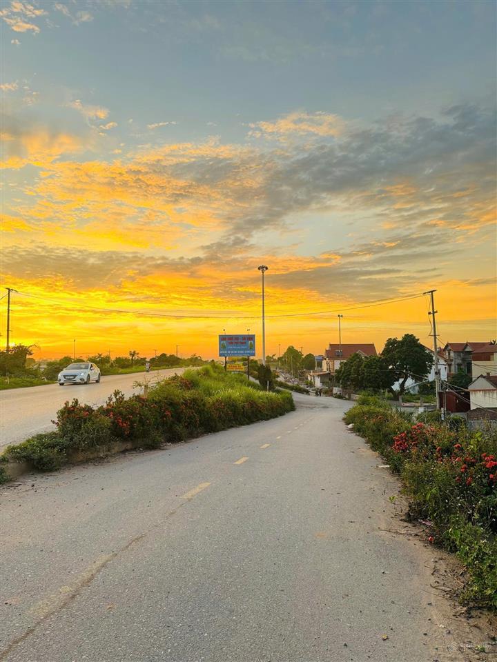Làm gì còn mảnh đất nào 3 mặt tiền view hồ sen thơm ngát như thế này