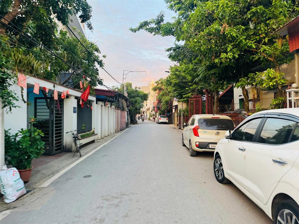Làm gì còn mảnh đất nào 3 mặt tiền view hồ sen thơm ngát như thế này