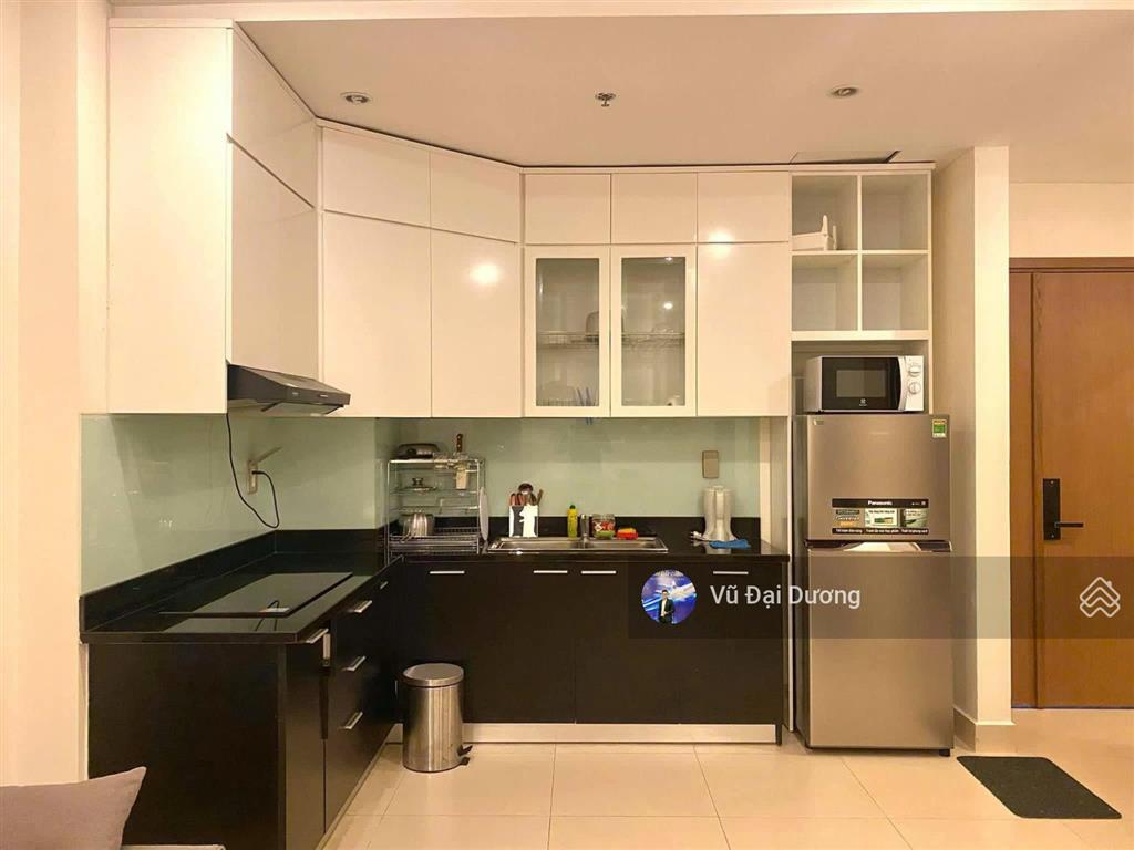 Cho thuê căn 2pn full đồ shp plaza giá 9 triệu/tháng bao phí quản lý + internet.