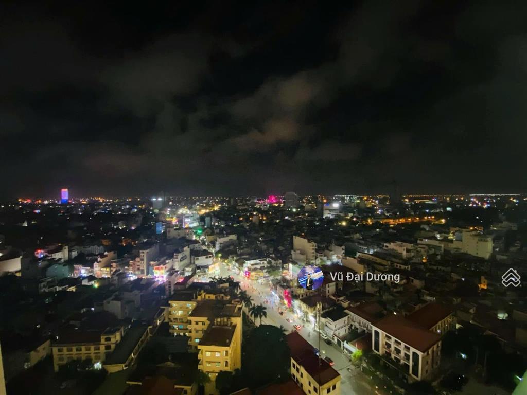 Cho thuê căn 2pn full đồ shp plaza giá 9 triệu/tháng bao phí quản lý + internet.