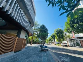 Siêu phẩm view công viên  khu nam việt á  giá cực tốt, hướng đông mát mẻ